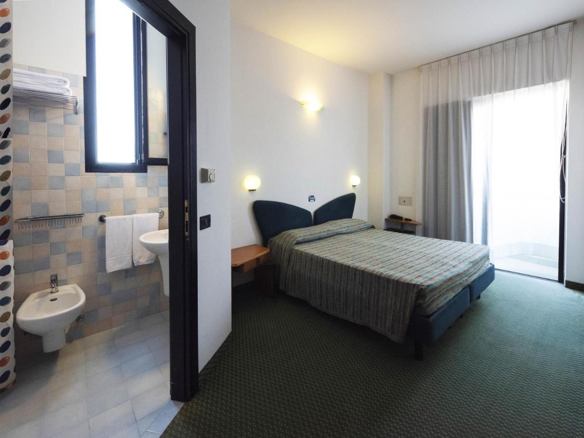 Hotel Ali D'Oro リミニ エクステリア 写真