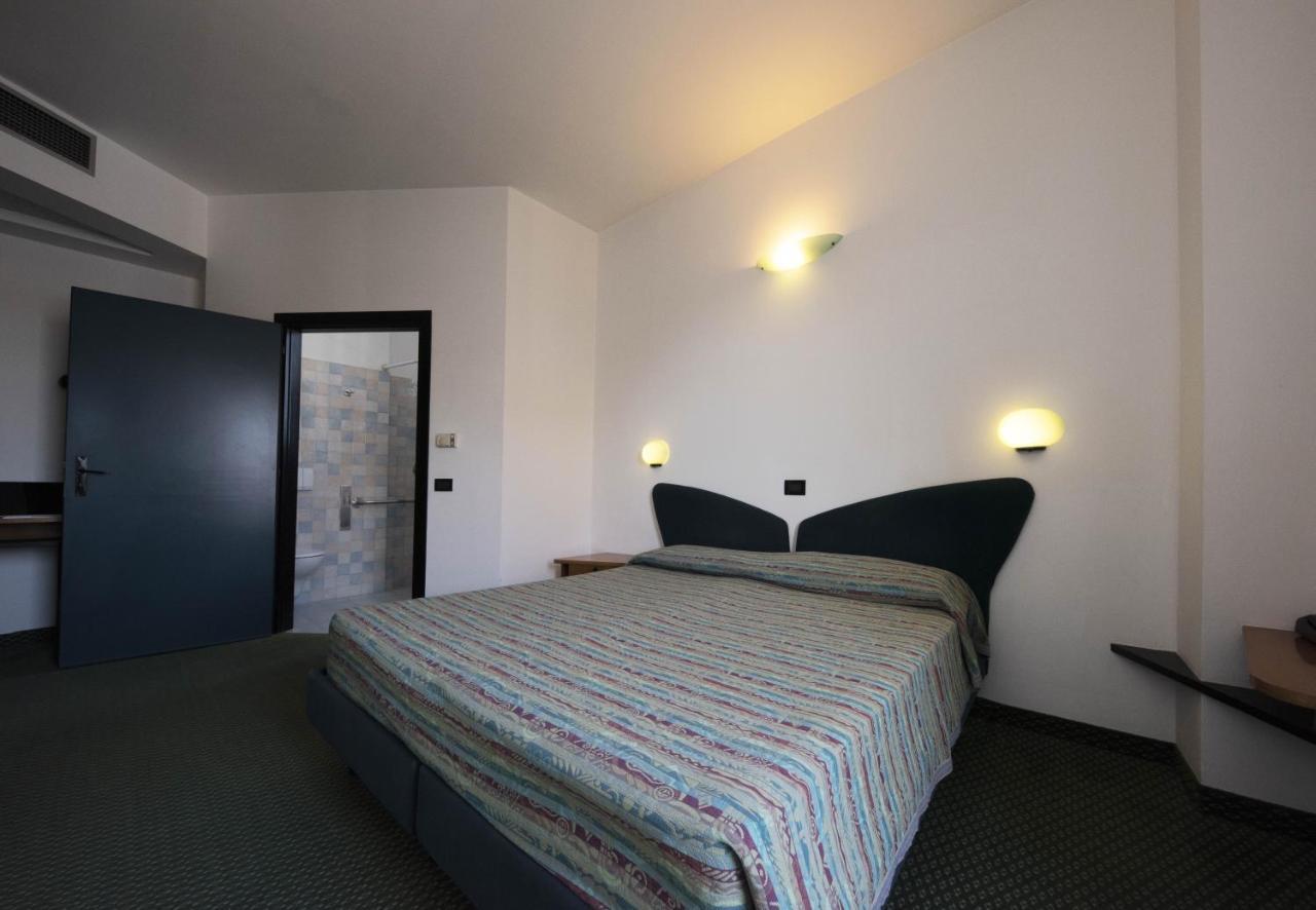 Hotel Ali D'Oro リミニ エクステリア 写真