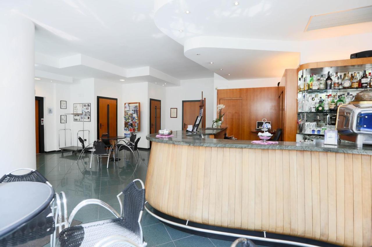 Hotel Ali D'Oro リミニ エクステリア 写真